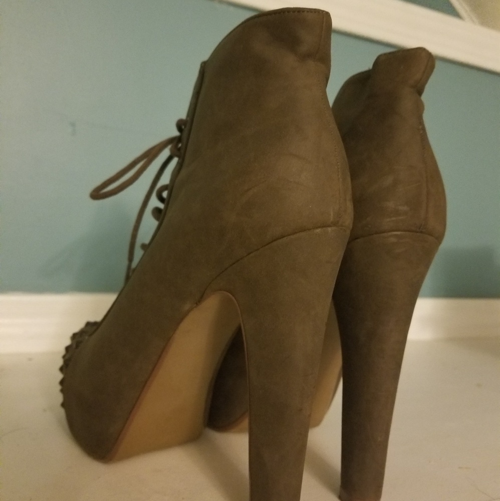 Spiked heels - Picture 2 of 4